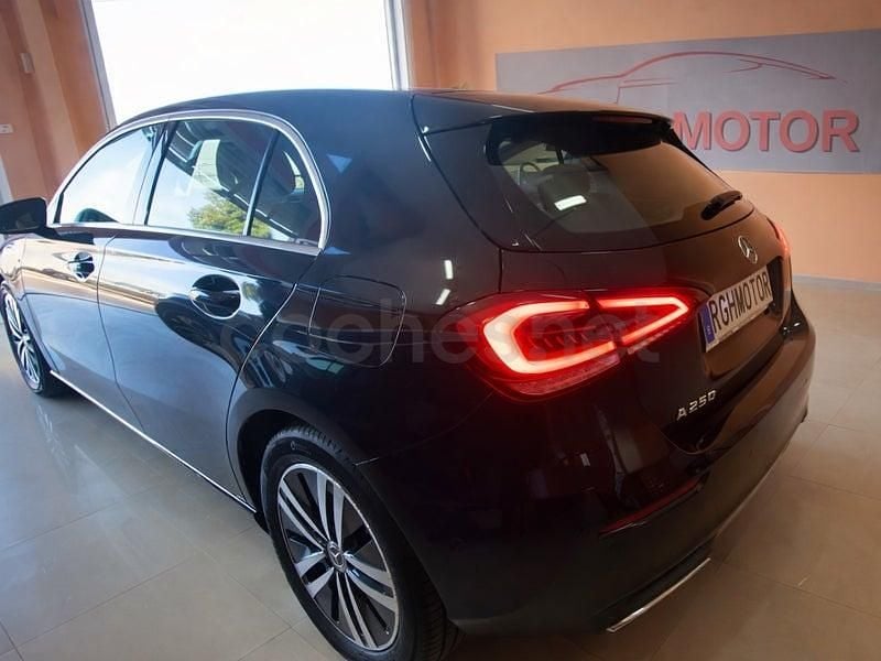 Usado Mercedes A250 218 CV (160 kW) 2021 Negro Berlina