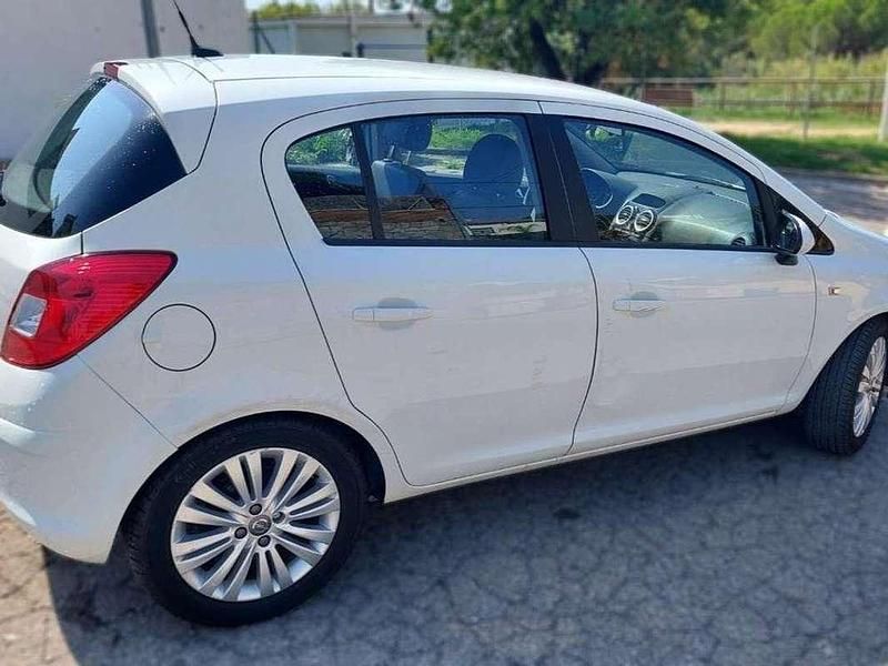 Usado Opel Corsa Selective 101 CV (74 kW) 2014 Blanco Utilitario