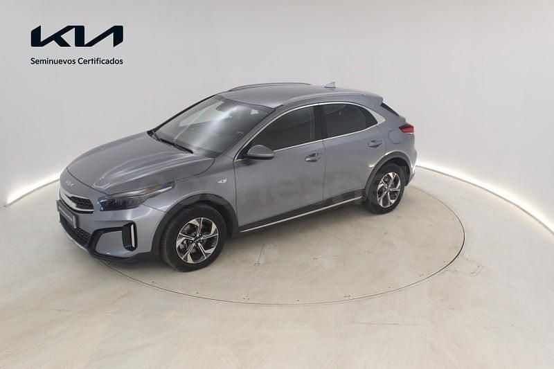Usado Kia XCeed 100 CV (73 kW) 2025 Gris / plata SUV