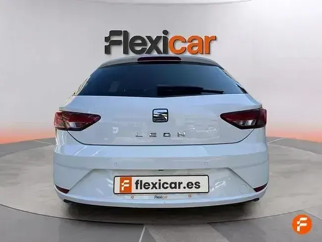 Usado Seat Leon Style 115 CV (84 kW) 2020 Blanco Berlina