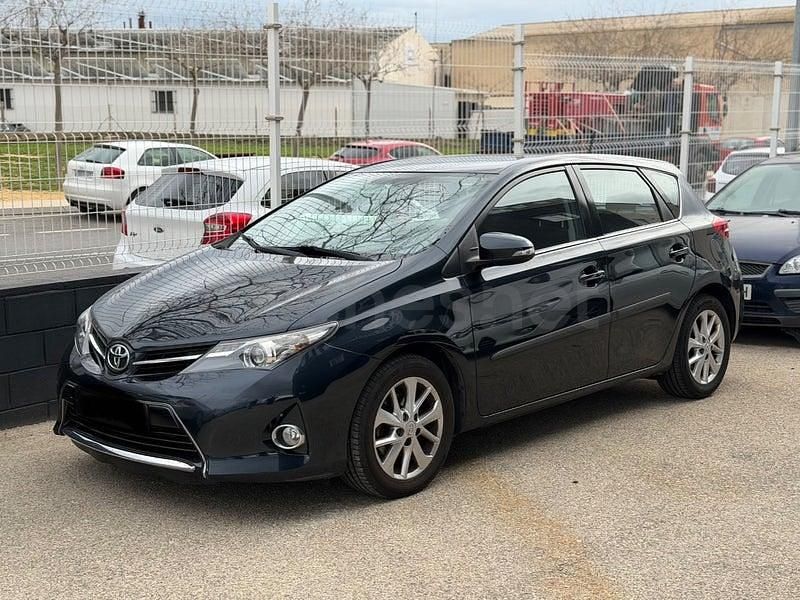 Usado Toyota Auris 90 CV (66 kW) 2014 Azul Berlina