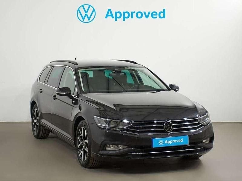 Gris Usado 2024 VW Passat Executive Familiar | 33.990 € (Super precio) - Imagen 1/4