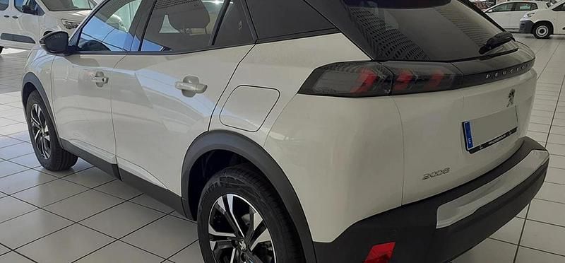 Usado Peugeot 2008 Allure 102 CV (75 kW) 2023 Blanc nacre SUV