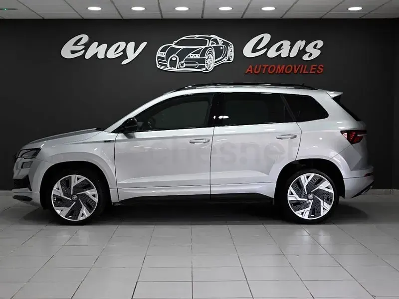 Usado Skoda Karoq SportLine 150 CV (110 kW) 2023 Gris / plata SUV