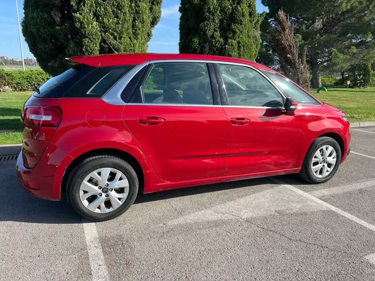 Begagnad Citroën C4 Attraction 114 HK (83 kW) 2015 Röd
