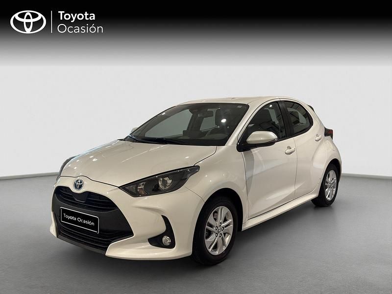 Usado Toyota Yaris Active 116 CV (85 kW) 2021 Blanco Utilitario
