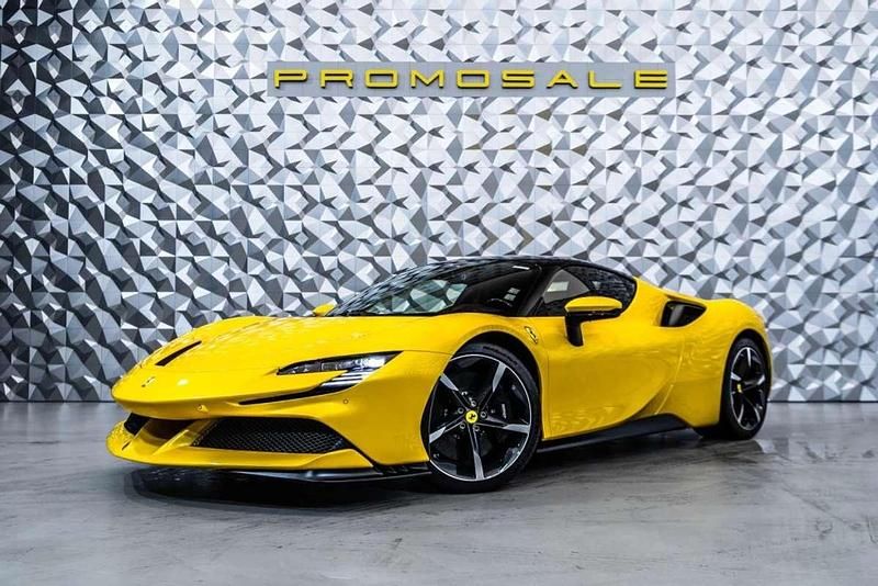 Usado Ferrari SF90 1001 CV (736 kW) 2022 Amarillo Coupe