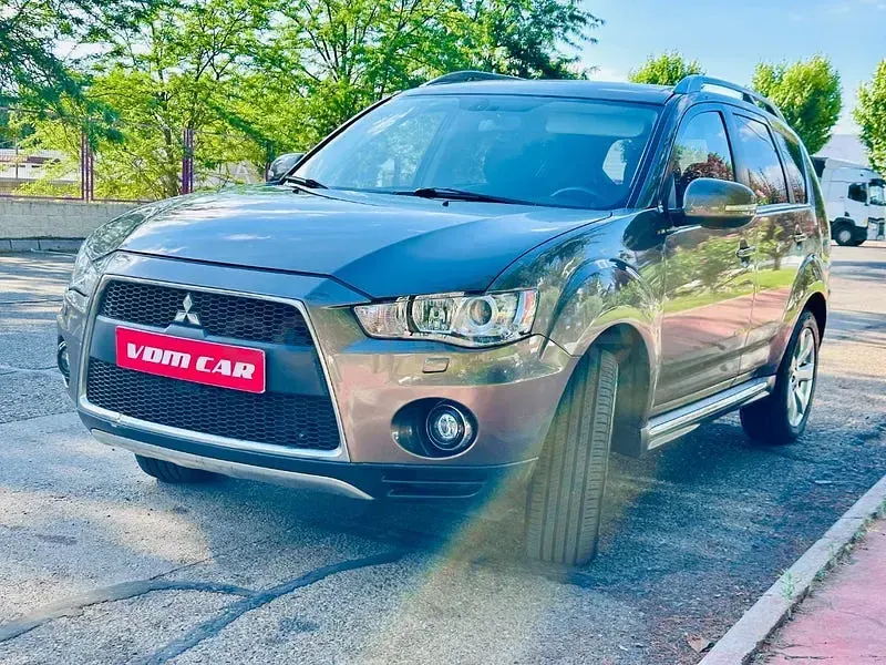 Usado Mitsubishi Outlander Motion 177 CV (130 kW) 2010 Beige SUV