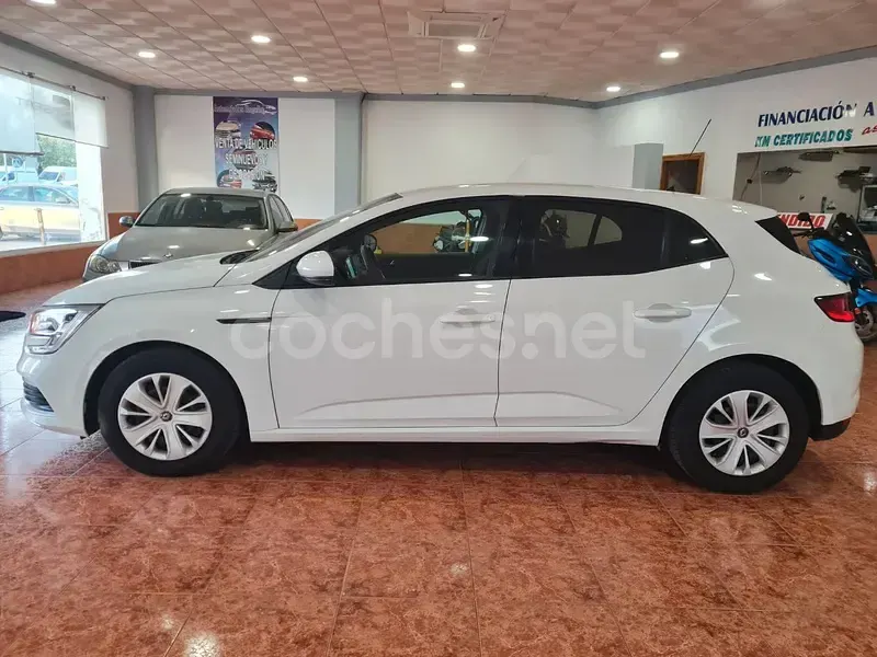 Usado Renault Mégane Intens 90 CV (66 kW) 2017 Blanco Berlina