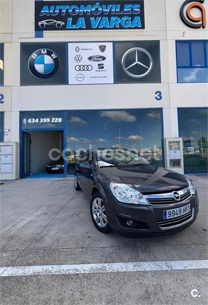 Negro Usado 2011 Opel Astra Edition Berlina | 5900 € (Super precio) - Imagen 1/4