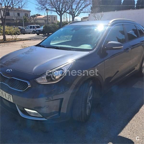 Usado Kia Niro 141 CV (103 kW) 2018 Gris / plata SUV