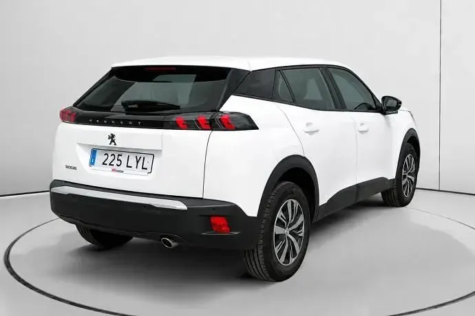 Usado Peugeot 2008 Active 110 CV (80 kW) 2022 Blanco SUV