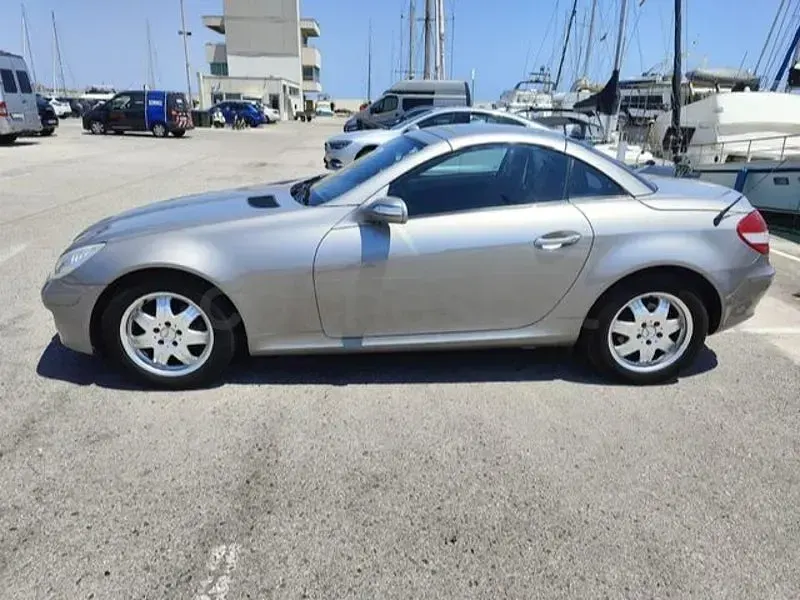 Usado Mercedes SLK200 163 CV (119 kW) 2005 Gris / plata Descapotable