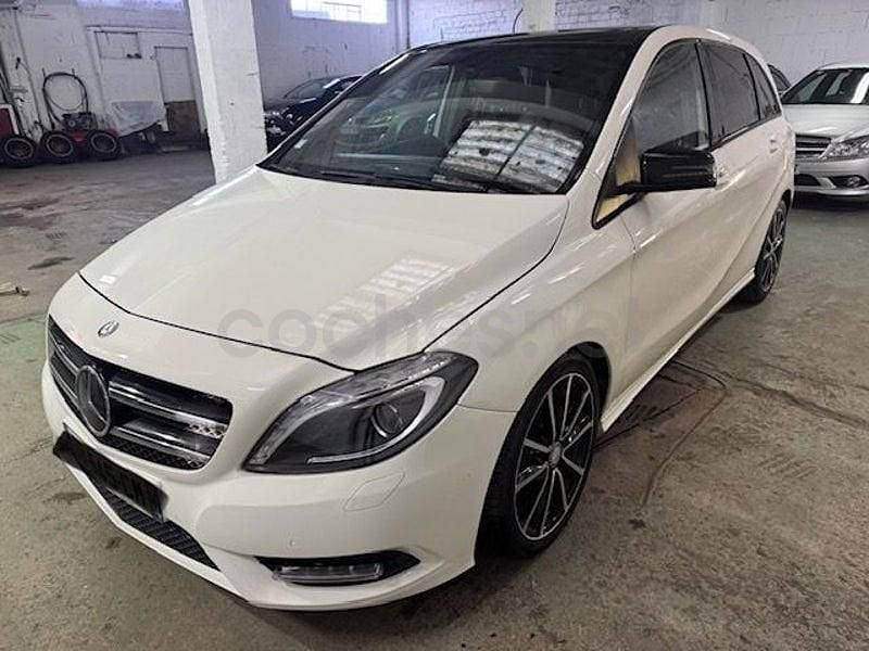 Usado Mercedes B200 136 CV (100 kW) 2014 Blanco Monovolumen