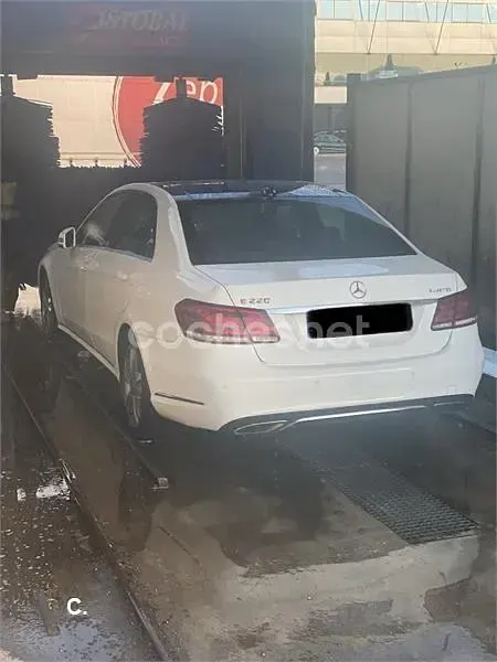 Usado Mercedes E220 Avantgarde 170 CV (125 kW) 2015 Blanco Berlina