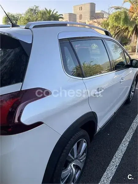 Usado Peugeot 2008 Allure 110 CV (80 kW) 2017 Blanco SUV