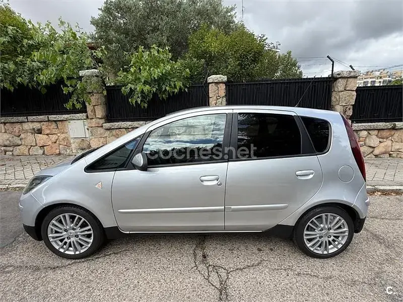 Usado Mitsubishi Colt 95 CV (69 kW) 2008 Blanco Monovolumen