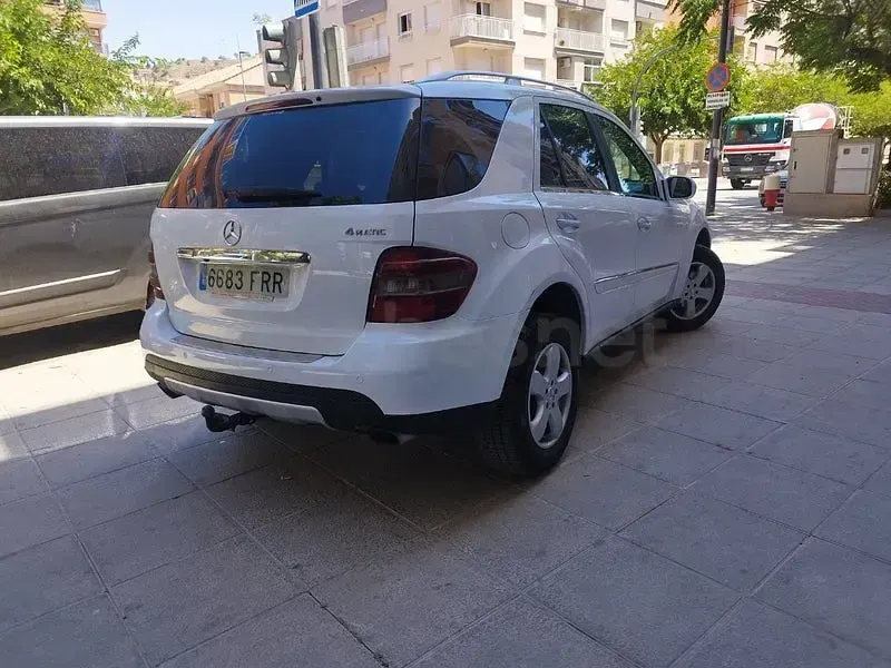 Usado Mercedes ML280 190 CV (139 kW) 2007 Blanco SUV