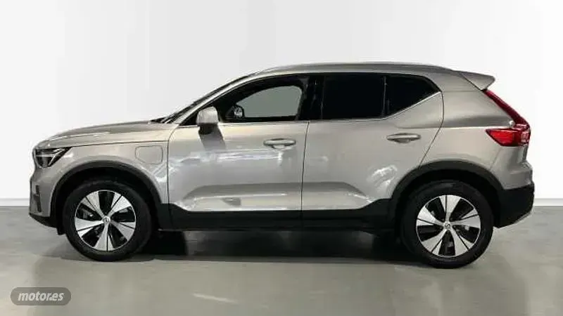Usado Volvo XC40 Core 185 kW (252 CV) 2023 Plateado SUV