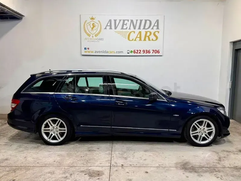 Usado Mercedes C220 170 CV (125 kW) 2010 Azul Familiar