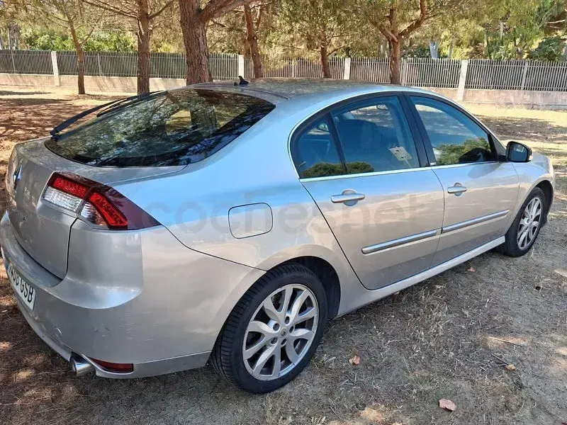 Usado Renault Laguna III 130 CV (95 kW) 2010 Beige Berlina
