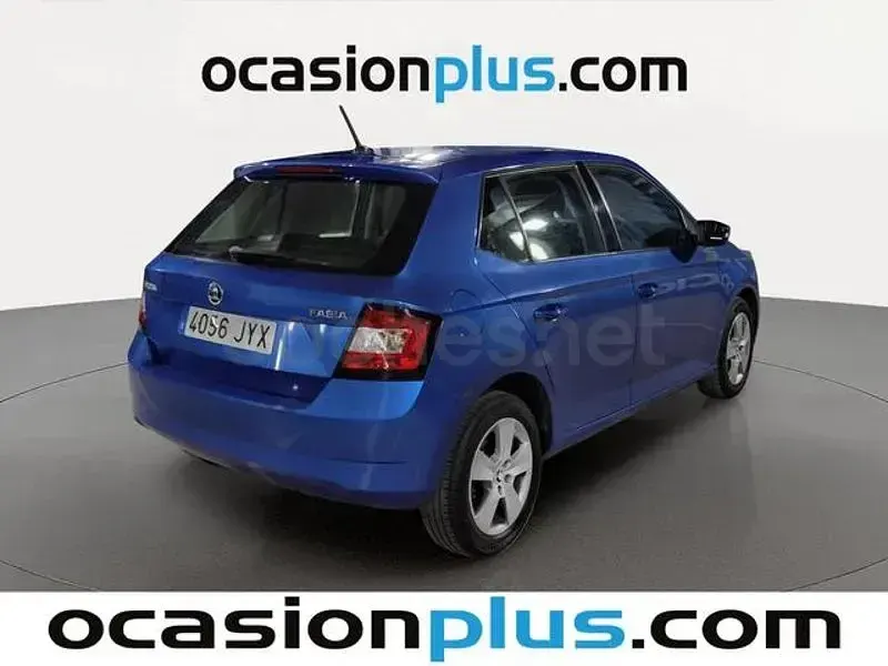 Usado Skoda Fabia 90 CV (66 kW) 2017 Azul Berlina