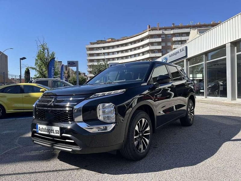 Negro Nuevo 2025 Mitsubishi Outlander P-HEV Motion SUV | 43.900 € (Precio justo) - Imagen 1/4