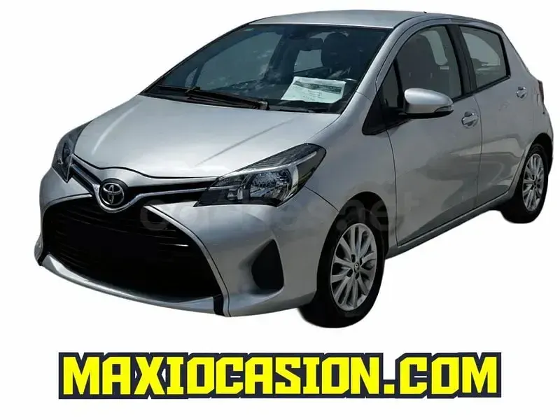 Usado Toyota Yaris Active 99 CV (72 kW) 2015 Gris / plata Utilitario