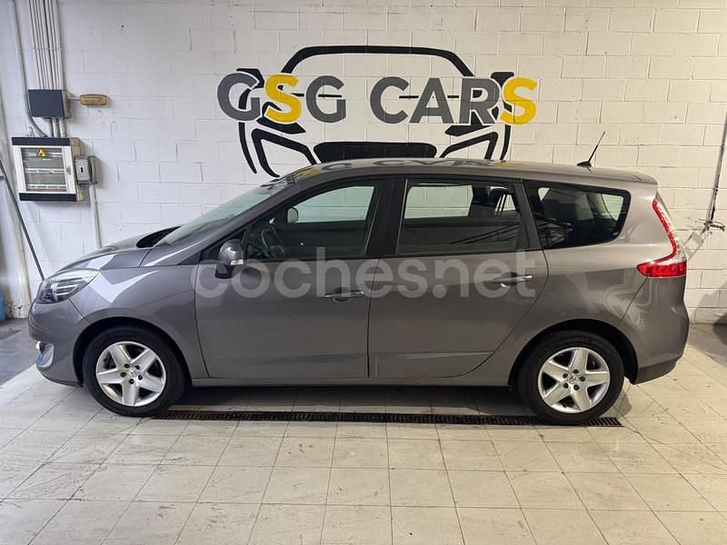 Usado Renault Grand Scénic III Expression 115 CV (84 kW) 2013 Gris / plata Monovolumen