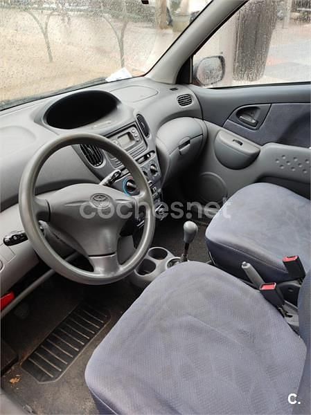 Usado Toyota Yaris Verso Sol 86 CV (63 kW) 2000 Rojo Monovolumen