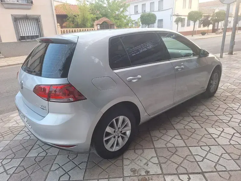 Usado VW Golf VII Business 105 CV (77 kW) 2015 Gris / plata Berlina