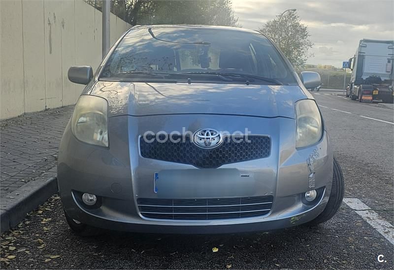 Gris / plata Usado 2007 Toyota Yaris Berlina | 3600 € (Buen precio) - Imagen 1/4
