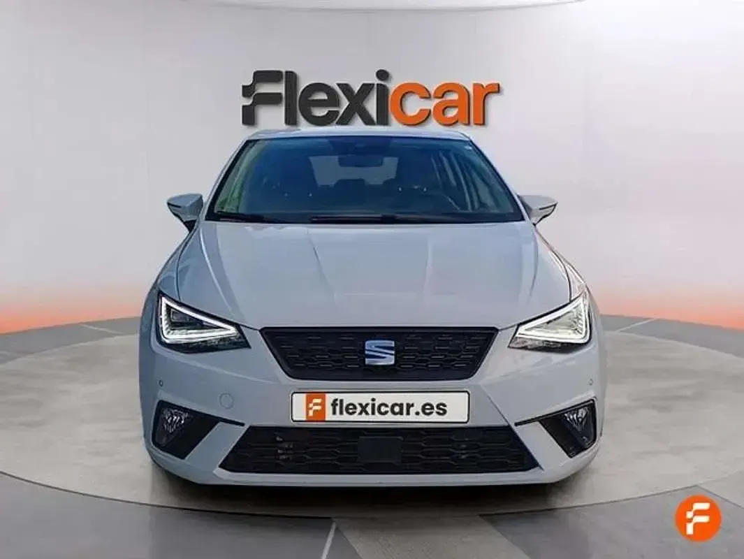 Usado Seat Ibiza Style 116 CV (85 kW) 2021 Blanco Utilitario