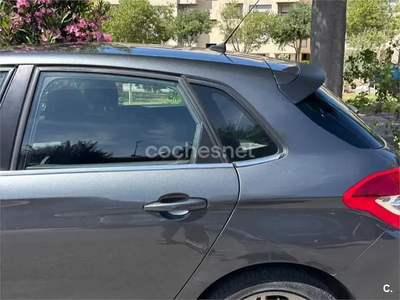 Usado Citroën C4 92 CV (67 kW) 2014 Gris / plata Berlina