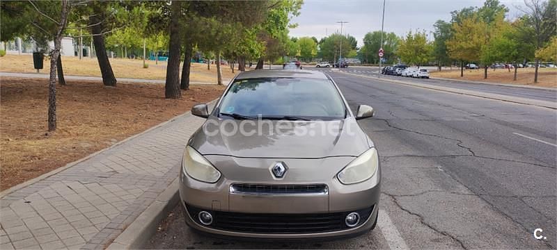 Beige Usado 2012 Renault Fluence Dynamique Berlina | 7999 € (Un poco caro) - Imagen 1/4