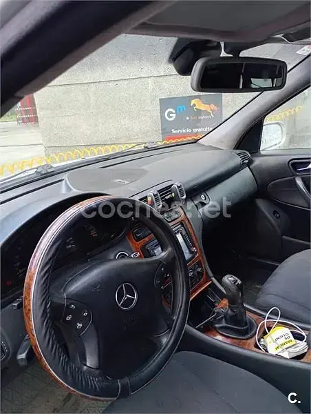 Usado Mercedes C220 Classic 143 CV (105 kW) 2003 Gris / plata Berlina