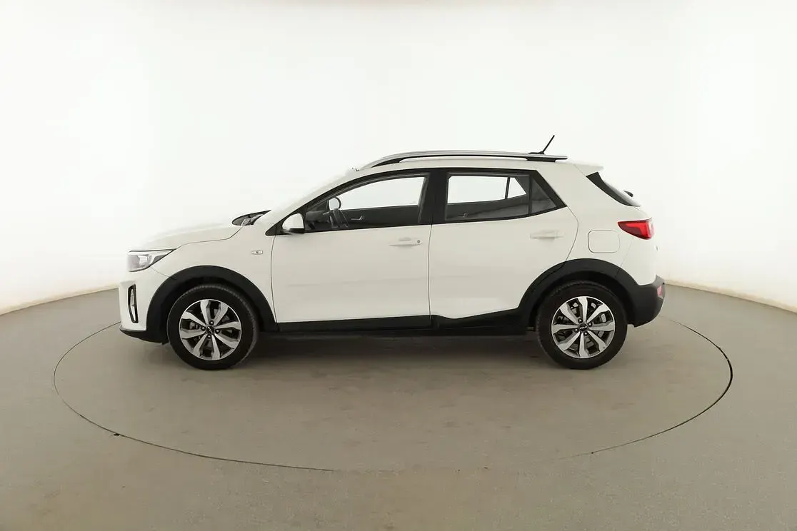 Usado Kia Stonic 101 CV (74 kW) 2022 Blanco SUV