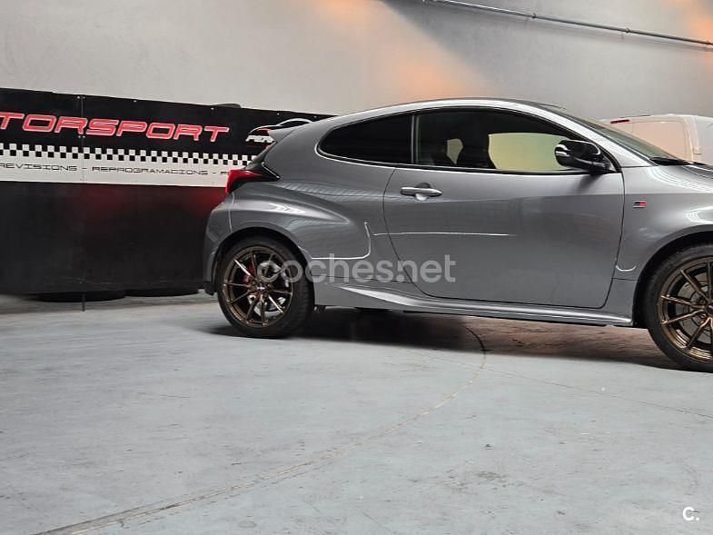 Usado Toyota Yaris 276 CV (202 kW) 2024 Gris / plata Utilitario