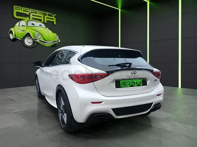 Usado Infiniti Q30 Sport Tech 170 CV (125 kW) 2017 Blanco Berlina