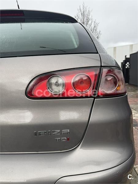 Usado Seat Ibiza Sport 100 CV (73 kW) 2006 Gris / plata Utilitario