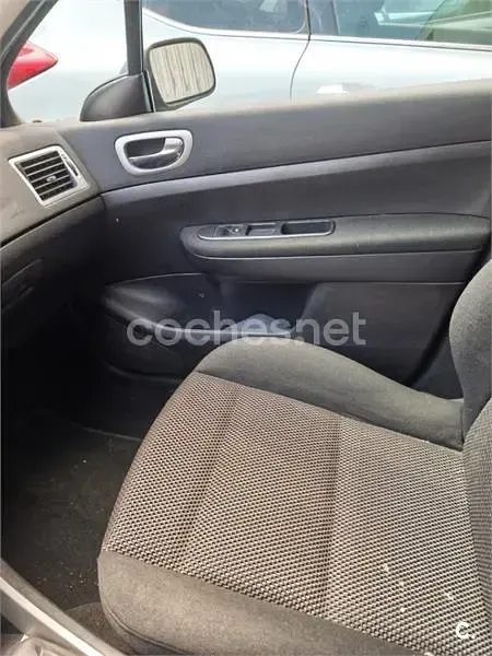 Usado Peugeot 307 110 CV (80 kW) 2006 Beige Berlina