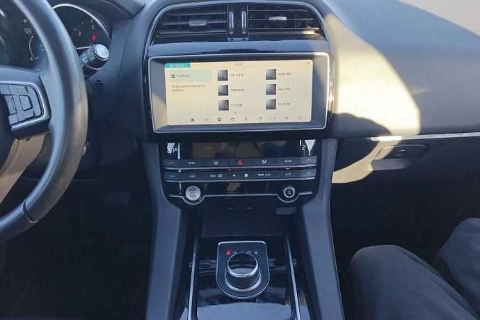 Usado Jaguar F-Pace Pure 180 HP (132 kW) 2019 SUV