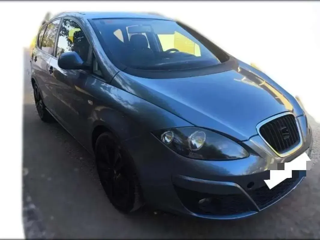 Usado Seat Altea XL Style 105 CV (77 kW) 2010 Gris Monovolumen