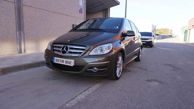 Usado Mercedes B200 193 CV (141 kW) 2009 Marrón Monovolumen