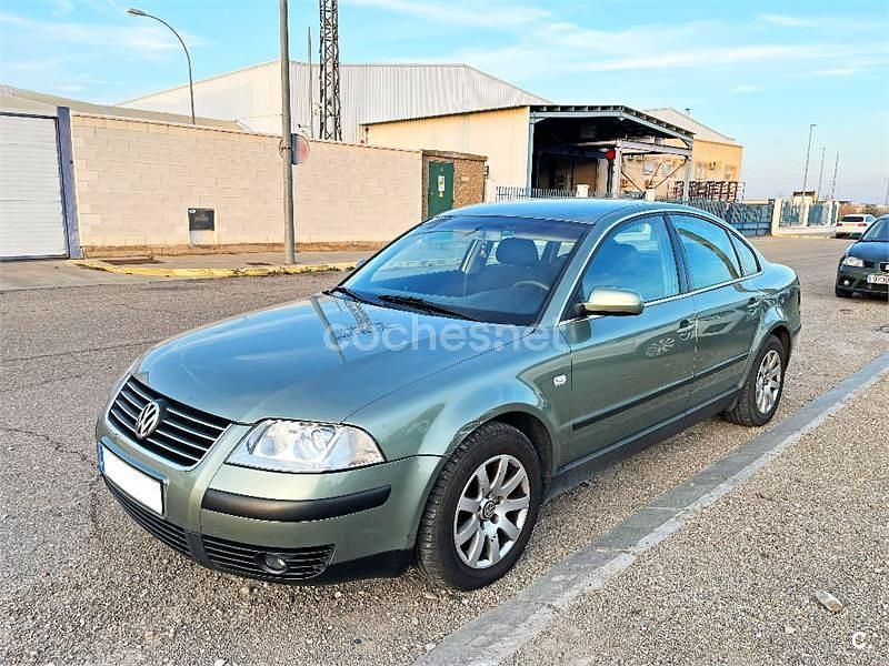 Usado VW Passat Trendline 130 CV (95 kW) 2001 Verde Berlina