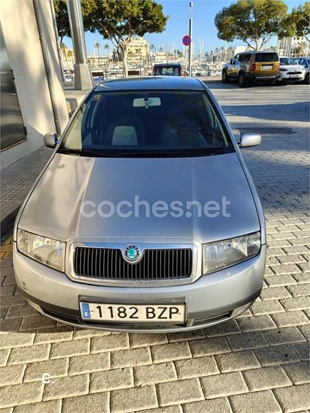 Usado Skoda Fabia Comfort 101 CV (74 kW) 2002 Gris / plata Familiar