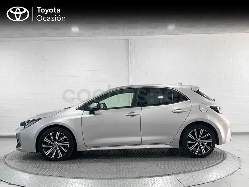 Usado Toyota Corolla Style 122 CV (89 kW) 2022 Gris / plata Berlina