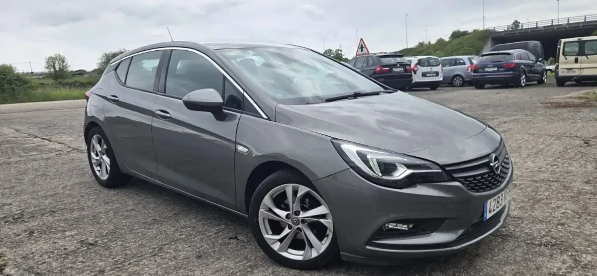 Usado Opel Astra Excellence 110 CV (80 kW) 2017 Gris Utilitario