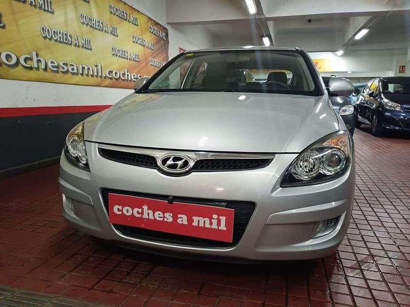 Usado Hyundai i30 Classic 109 CV (80 kW) 2010 Gris Utilitario