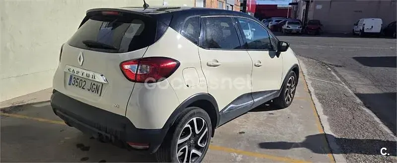 Usado Renault Captur Zen 90 CV (66 kW) 2015 Beige SUV